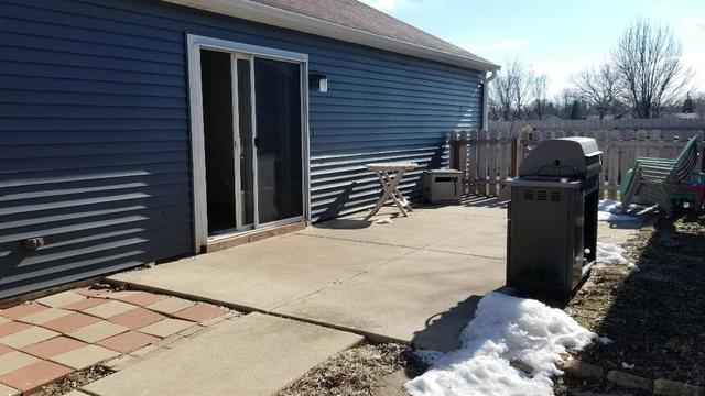 133 Heathgate Road Montgomery, IL 60538 - Photo 4 of 34 a view of backyard of the house