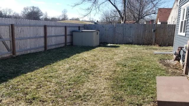 133 Heathgate Road Montgomery, IL 60538 - Photo 7 of 34 a view of a backyard