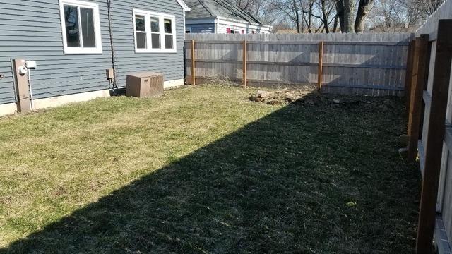 133 Heathgate Road Montgomery, IL 60538 - Photo 8 of 34 a view of a backyard of the house