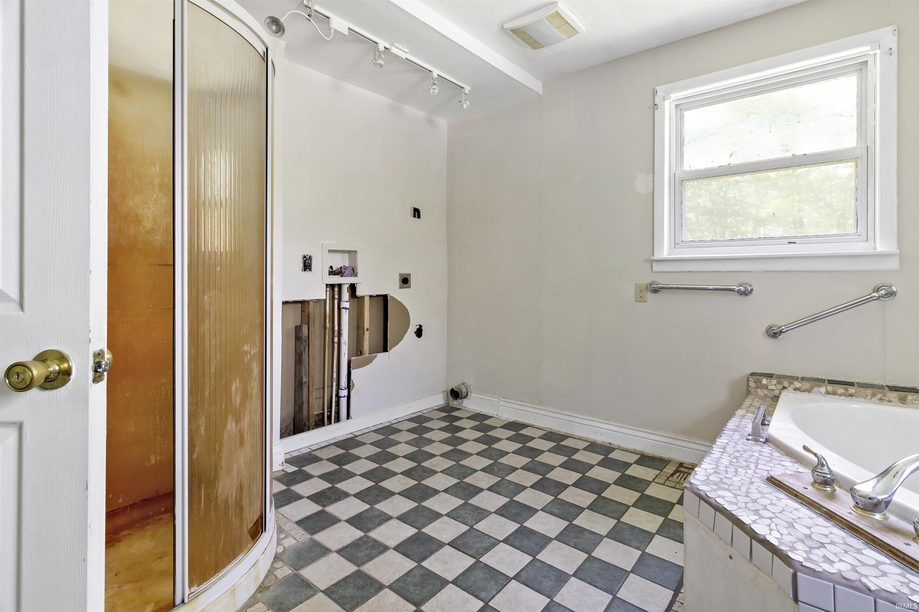 102 East Main Street Fairmount, IN 46928 - Photo 16 of 21