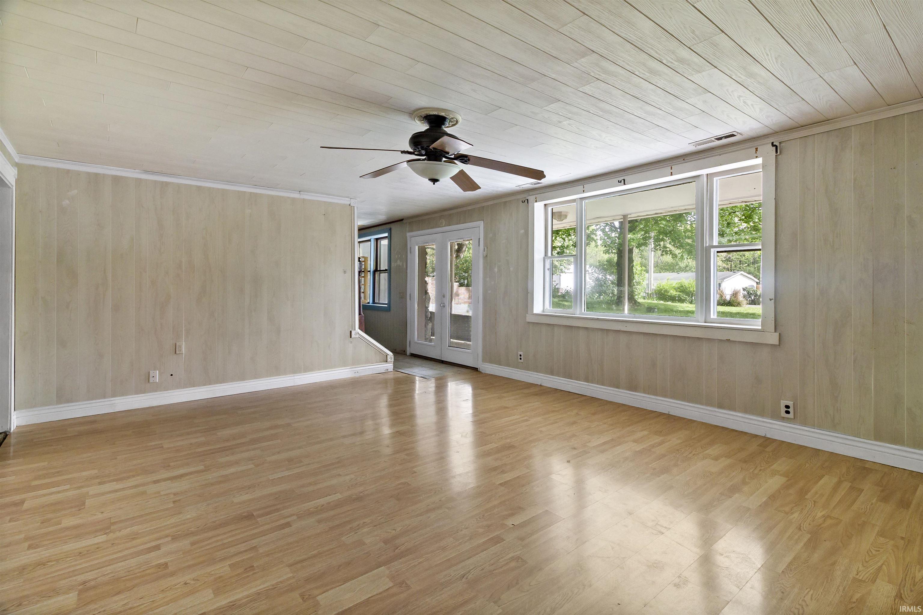 102 East Main Street Fairmount, IN 46928 - Photo 5 of 21