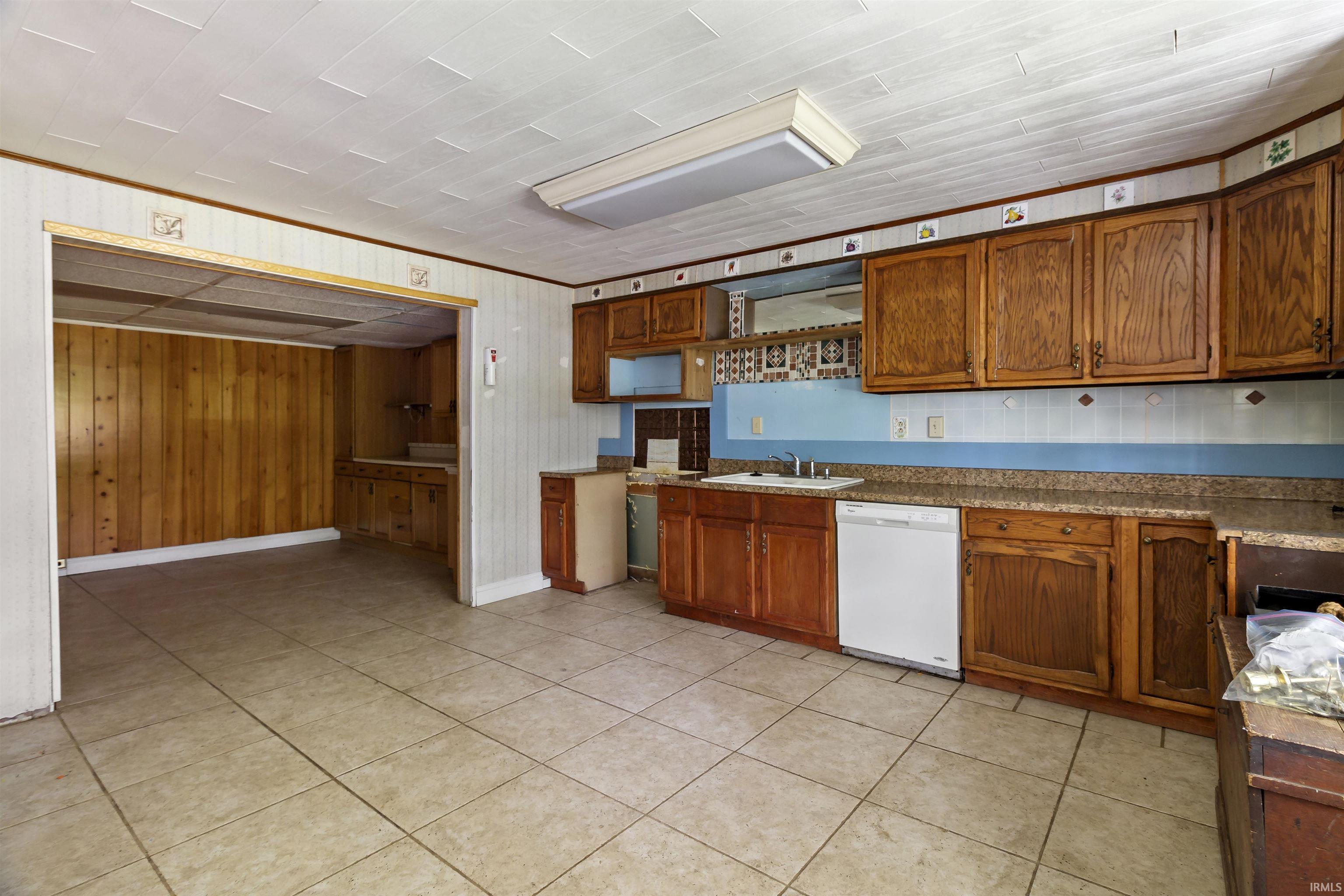 102 East Main Street Fairmount, IN 46928 - Photo 7 of 21