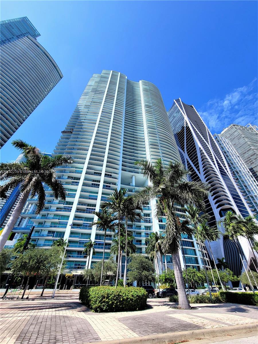 900 Biscayne Boulevard, Unit 4708 Miami, FL 33132 - Photo 17 of 21 a front view of a building