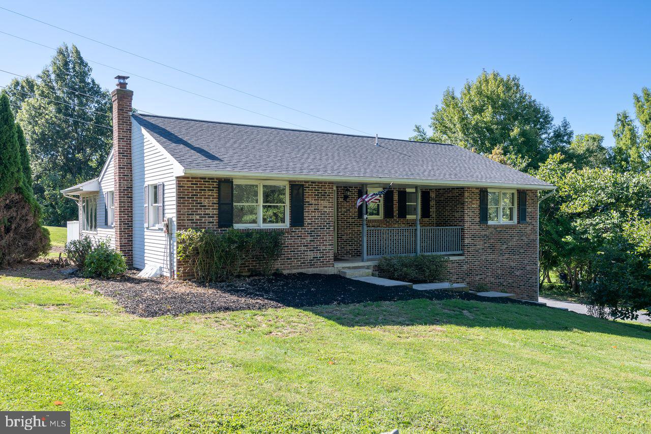 2492 Chestnut Road Elizabethtown, PA 17022 - Photo 1 of 28 Gallery Image 1