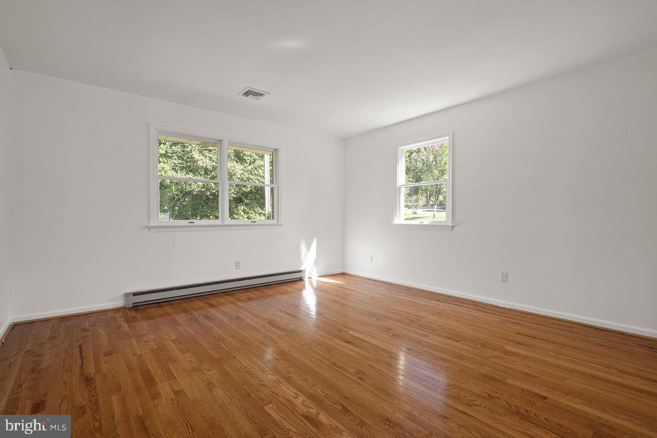 2492 Chestnut Road Elizabethtown, PA 17022 - Photo 3 of 28 Gallery Image 3