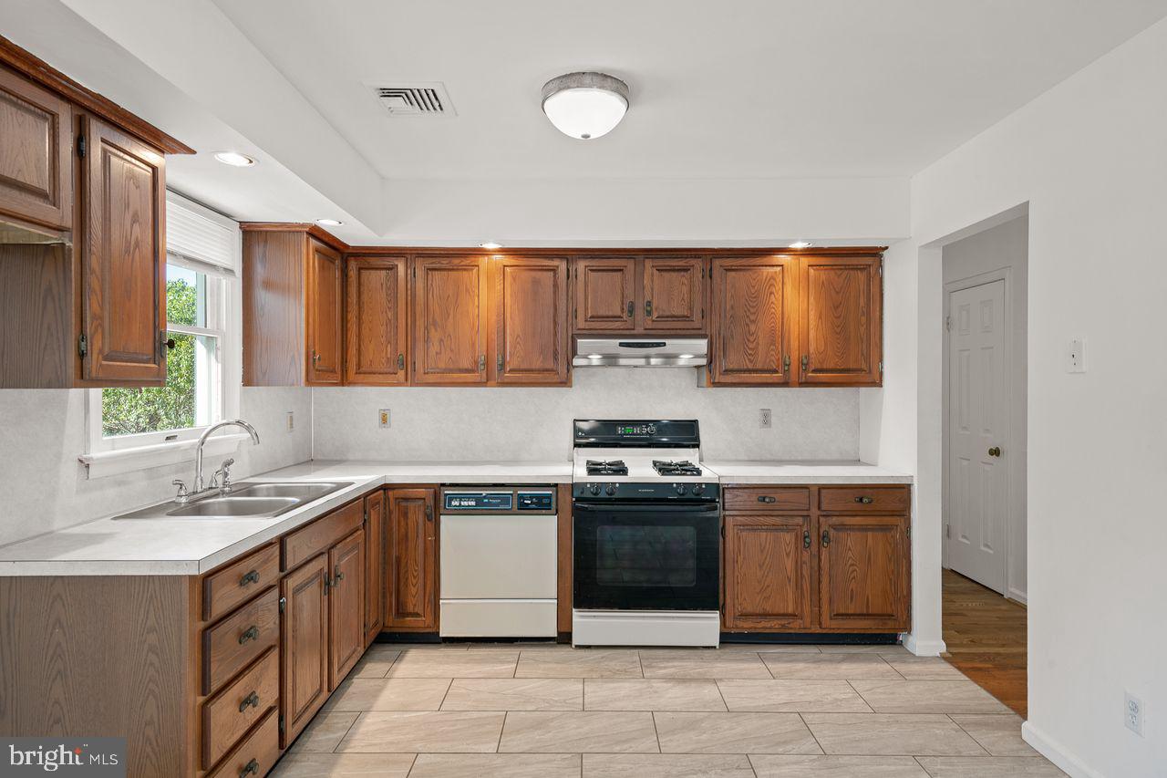 2492 Chestnut Road Elizabethtown, PA 17022 - Photo 6 of 28 Gallery Image 6