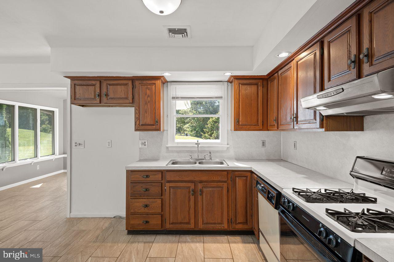 2492 Chestnut Road Elizabethtown, PA 17022 - Photo 7 of 28 Gallery Image 7