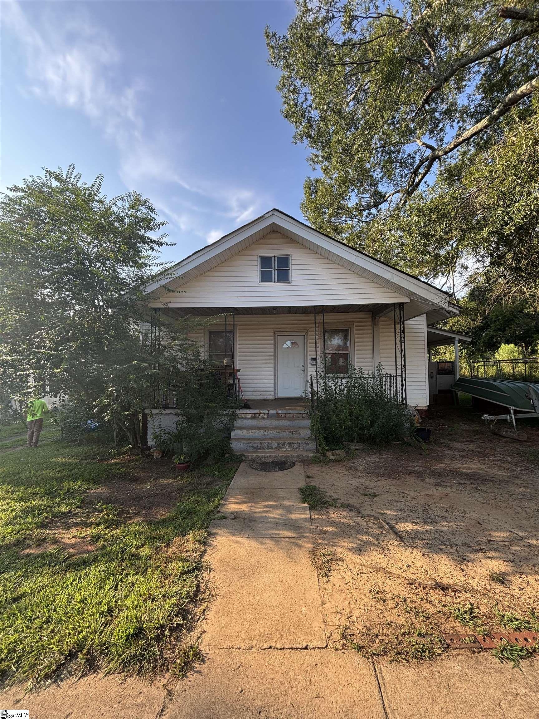 708 Jefferson Street Clinton, SC 29325 - Photo 2 of 16