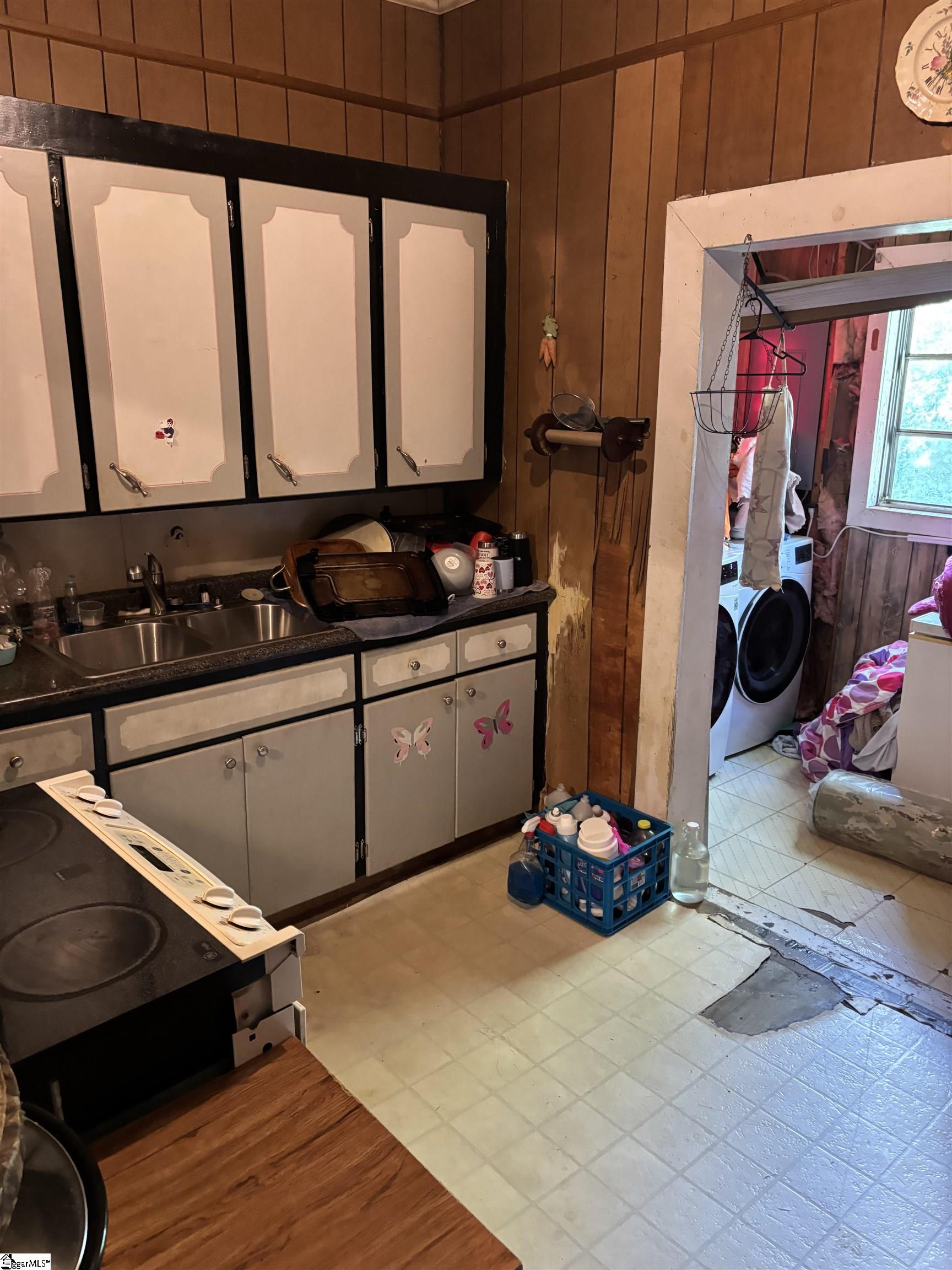 708 Jefferson Street Clinton, SC 29325 - Photo 8 of 16