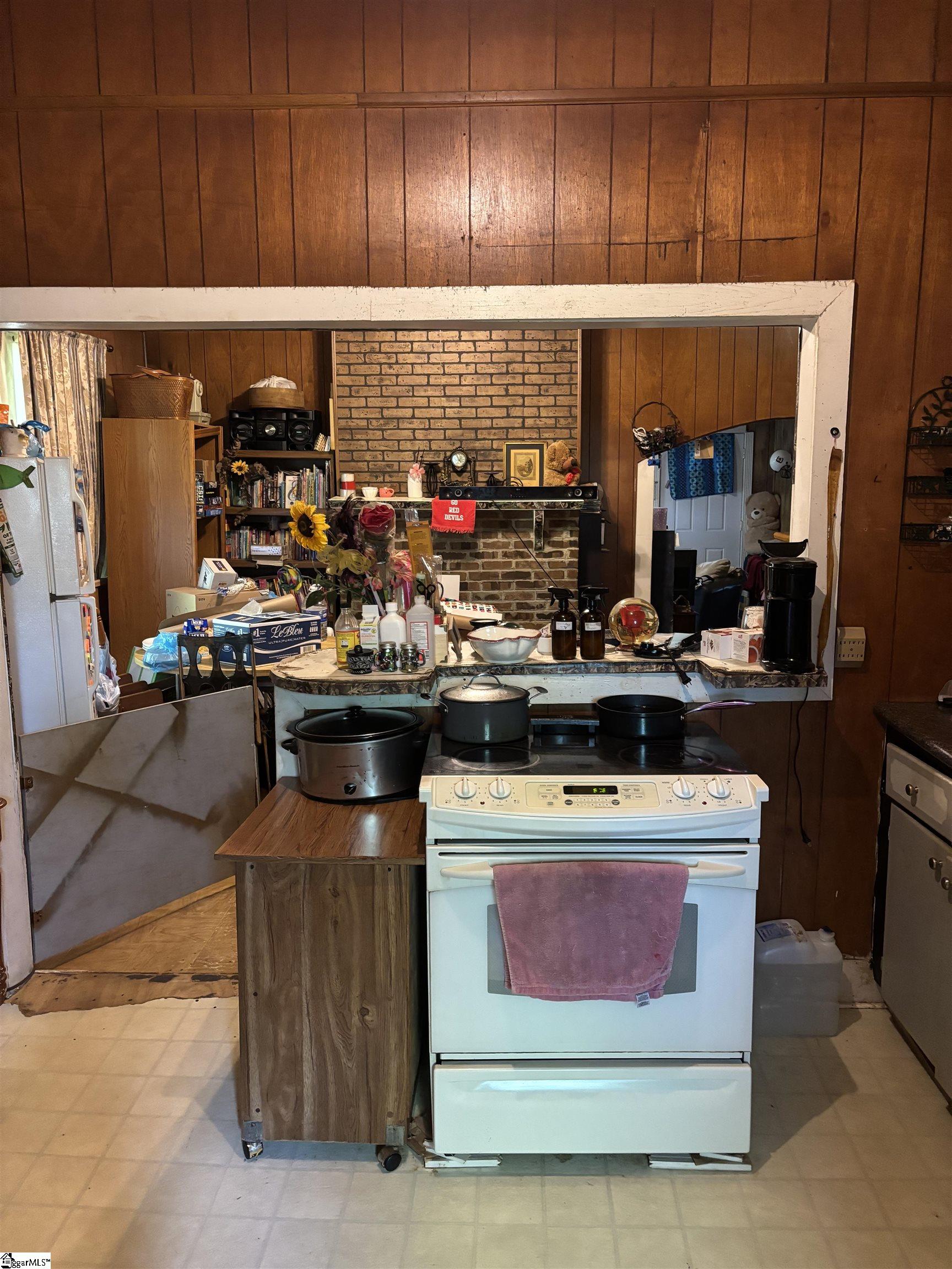 708 Jefferson Street Clinton, SC 29325 - Photo 9 of 16