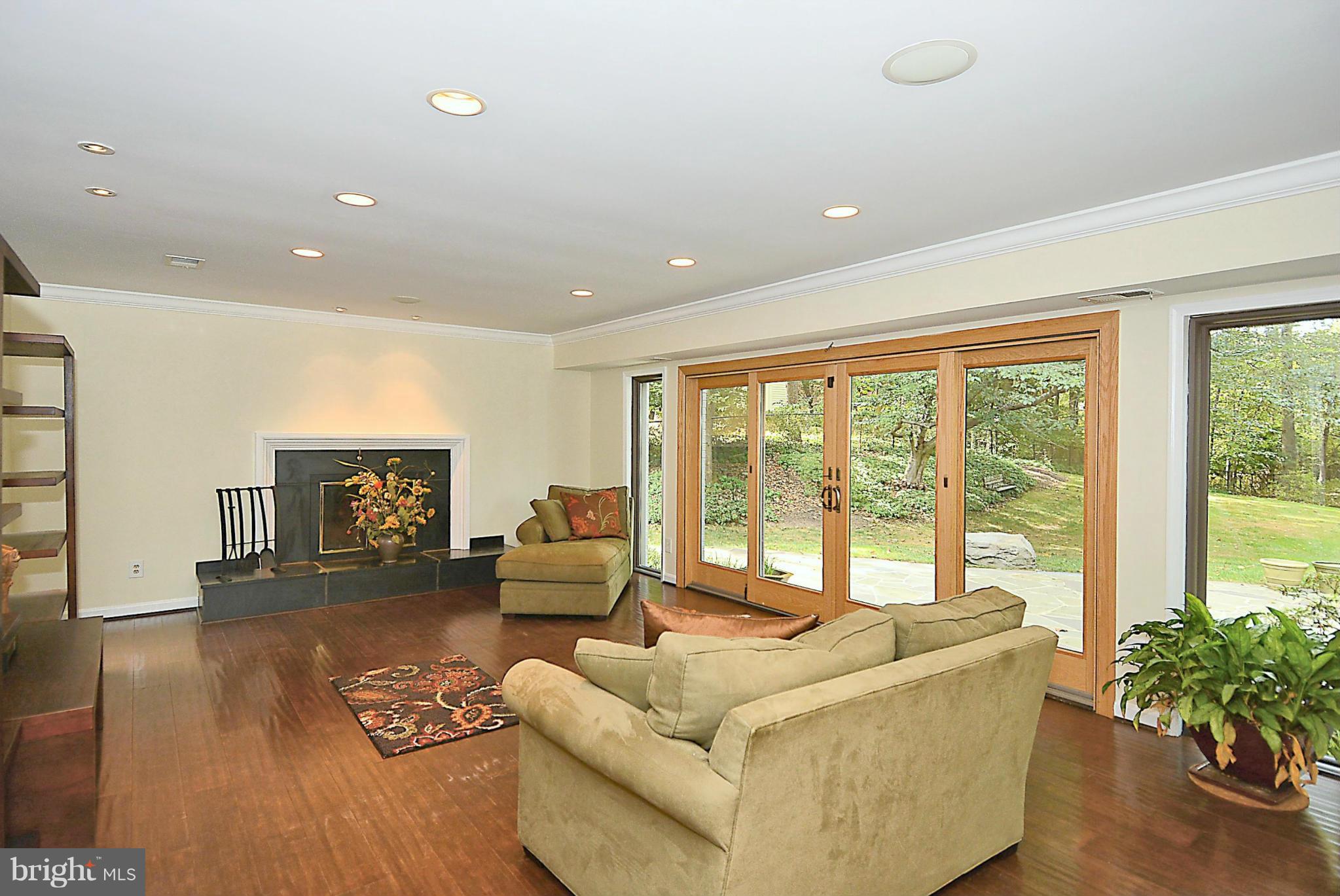 1434 Kirby Road McLean, VA 22101 - Photo 9 of 29 Living Room