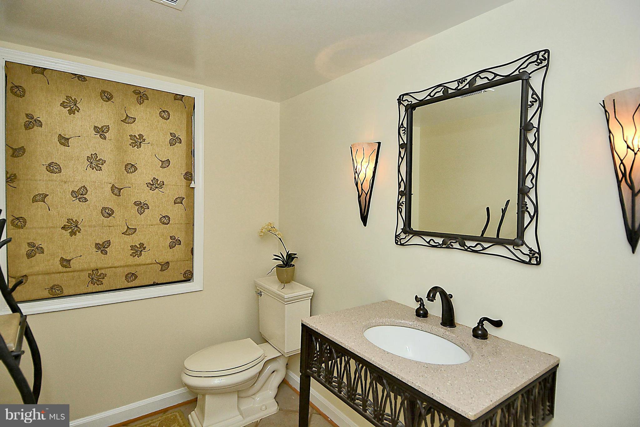 1434 Kirby Road McLean, VA 22101 - Photo 10 of 29 Powder Room