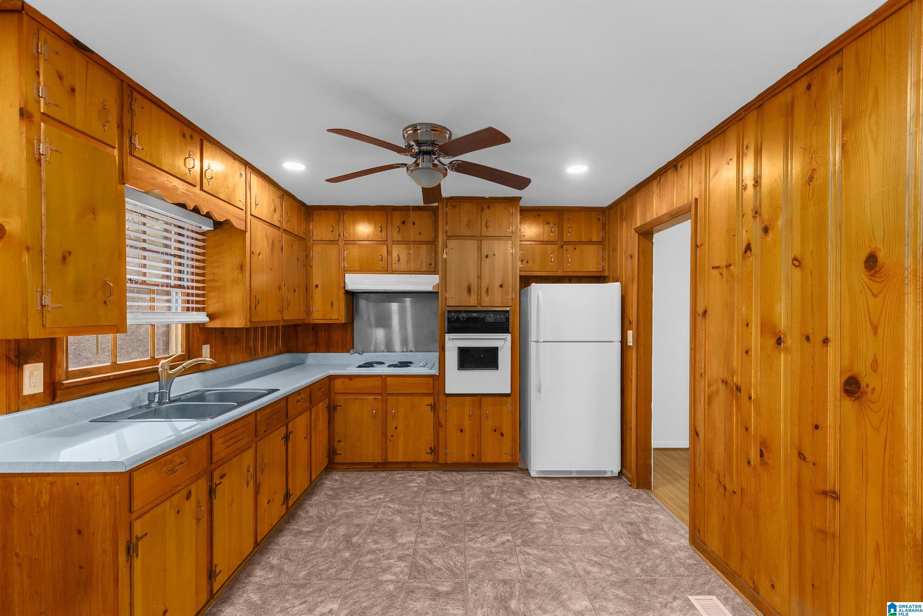 2321 3rd Way Northeast Birmingham, AL 35215 - Photo 11 of 26