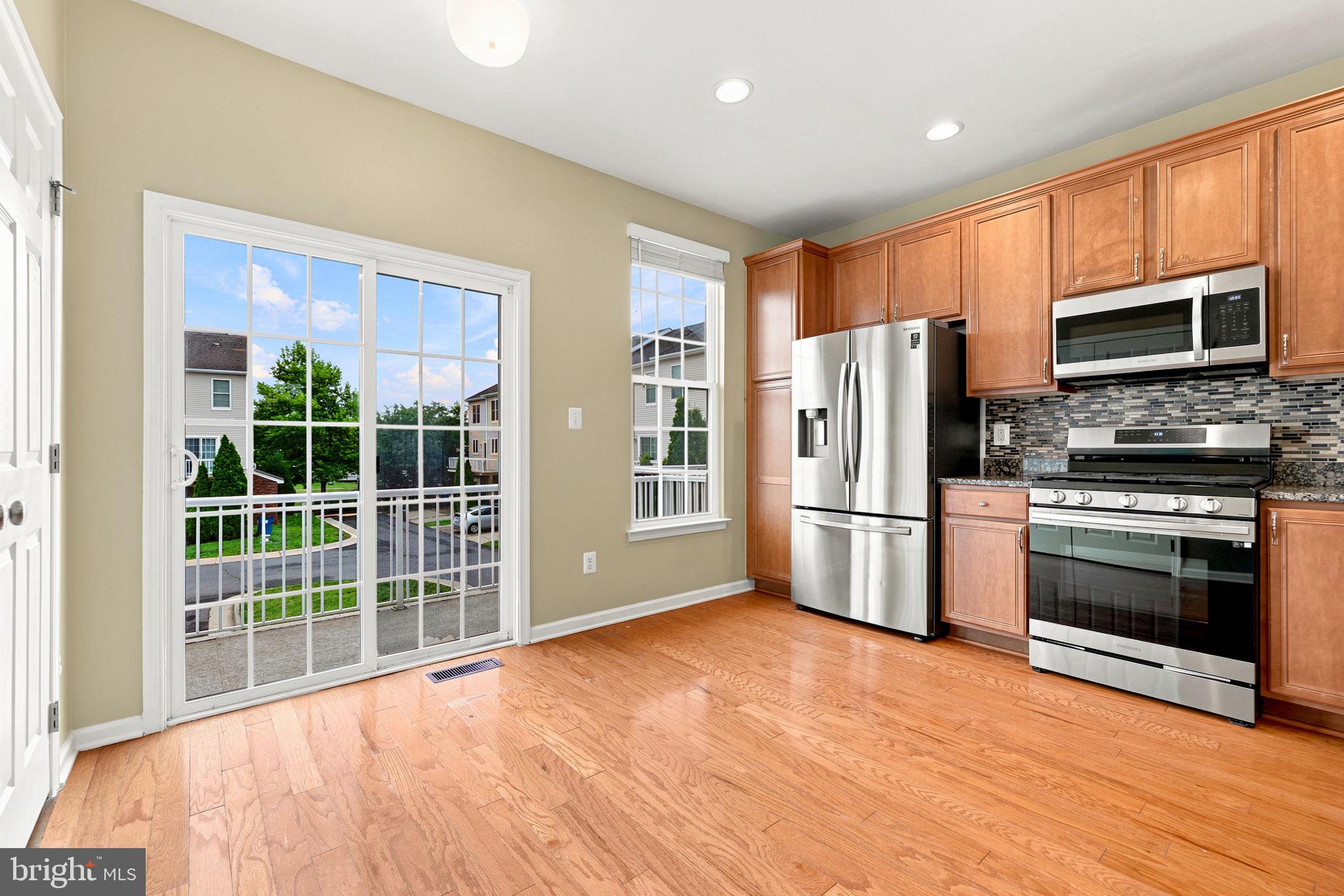 25156 Monteith Terrace Chantilly, VA 20152 - Photo 34 of 72 Bright kitchen with modern finishes.