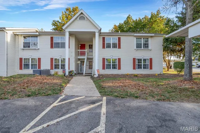 $145,000 | 944 Sugar Lake Court, Unit 7, St. Peters, MO 63376