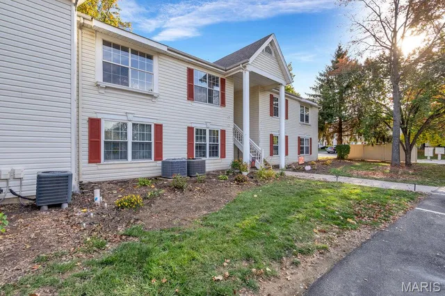 $145,000 | 944 Sugar Lake Court, Unit 7, St. Peters, MO 63376