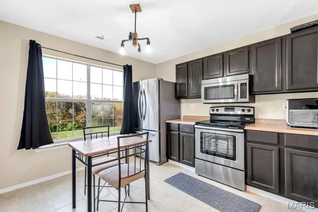 $145,000 | 944 Sugar Lake Court, Unit 7, St. Peters, MO 63376