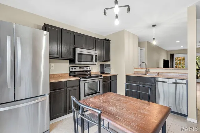 $145,000 | 944 Sugar Lake Court, Unit 7, St. Peters, MO 63376