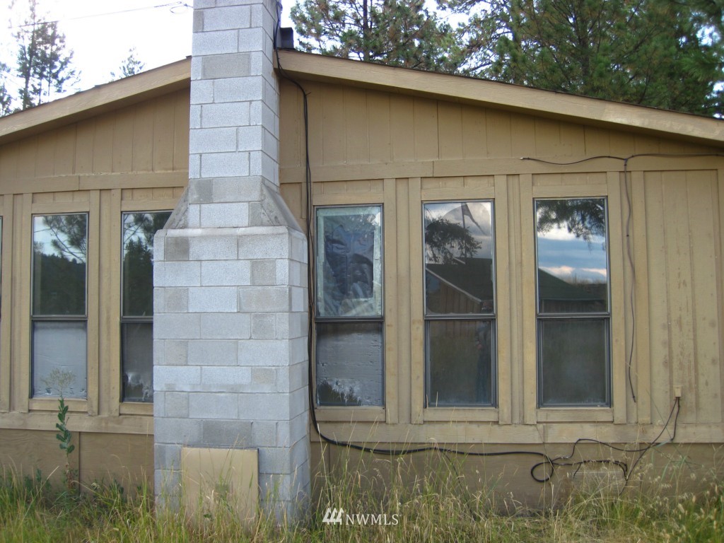 1091 Aeneas Valley Road Tonasket, WA 98855 - Photo 2 of 12 Gallery Image 2