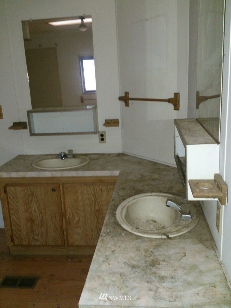 1091 Aeneas Valley Road Tonasket, WA 98855 - Photo 9 of 12 Gallery Image 9