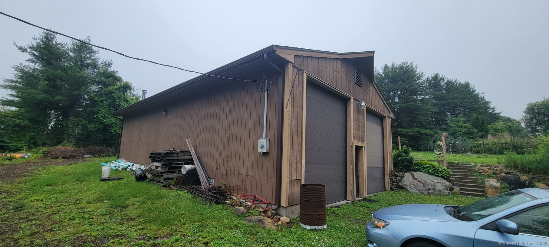 23 Sunset Hill Road Brookfield, CT 06804 - Photo 35 of 40 a backyard of a house with lots of green space