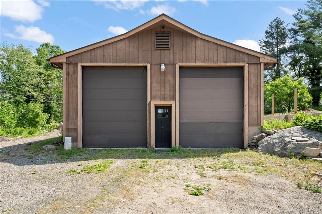 23 Sunset Hill Road Brookfield, CT 06804 - Photo 5 of 40 a front view of a house