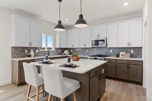 $599,900 | 116 Cedarstone Drive, Dardenne Prairie, MO 63368