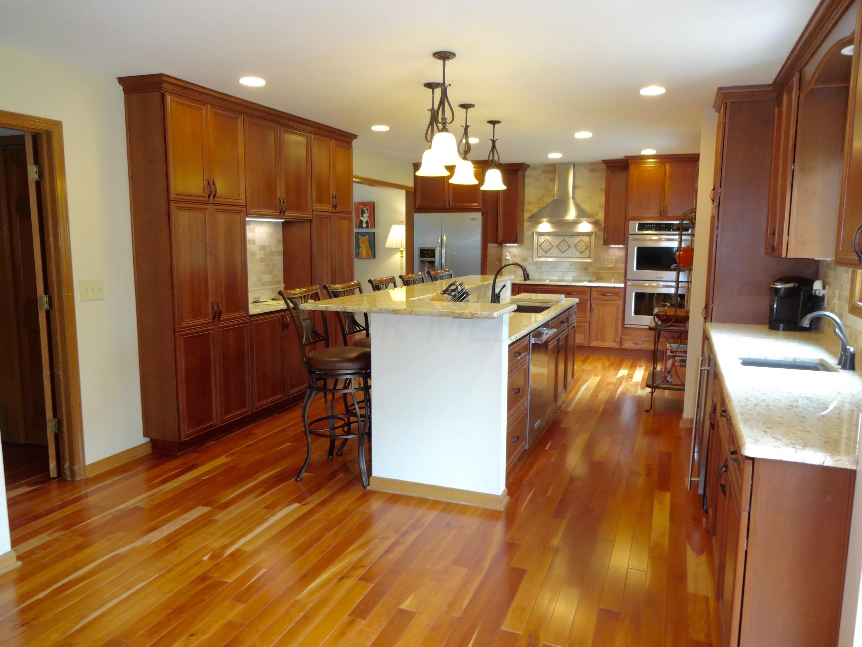 1093 Ridge Place Columbus, OH 43230 - Photo 1 of 70 Gallery Image 1