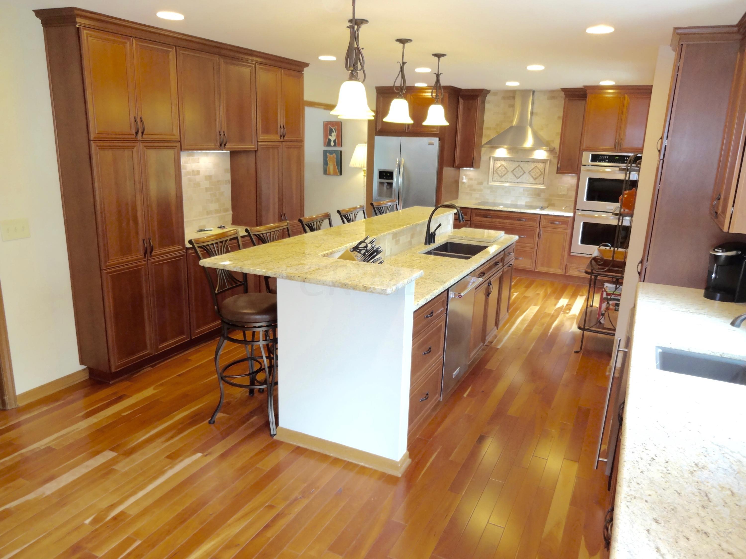 1093 Ridge Place Columbus, OH 43230 - Photo 2 of 70 Gallery Image 2