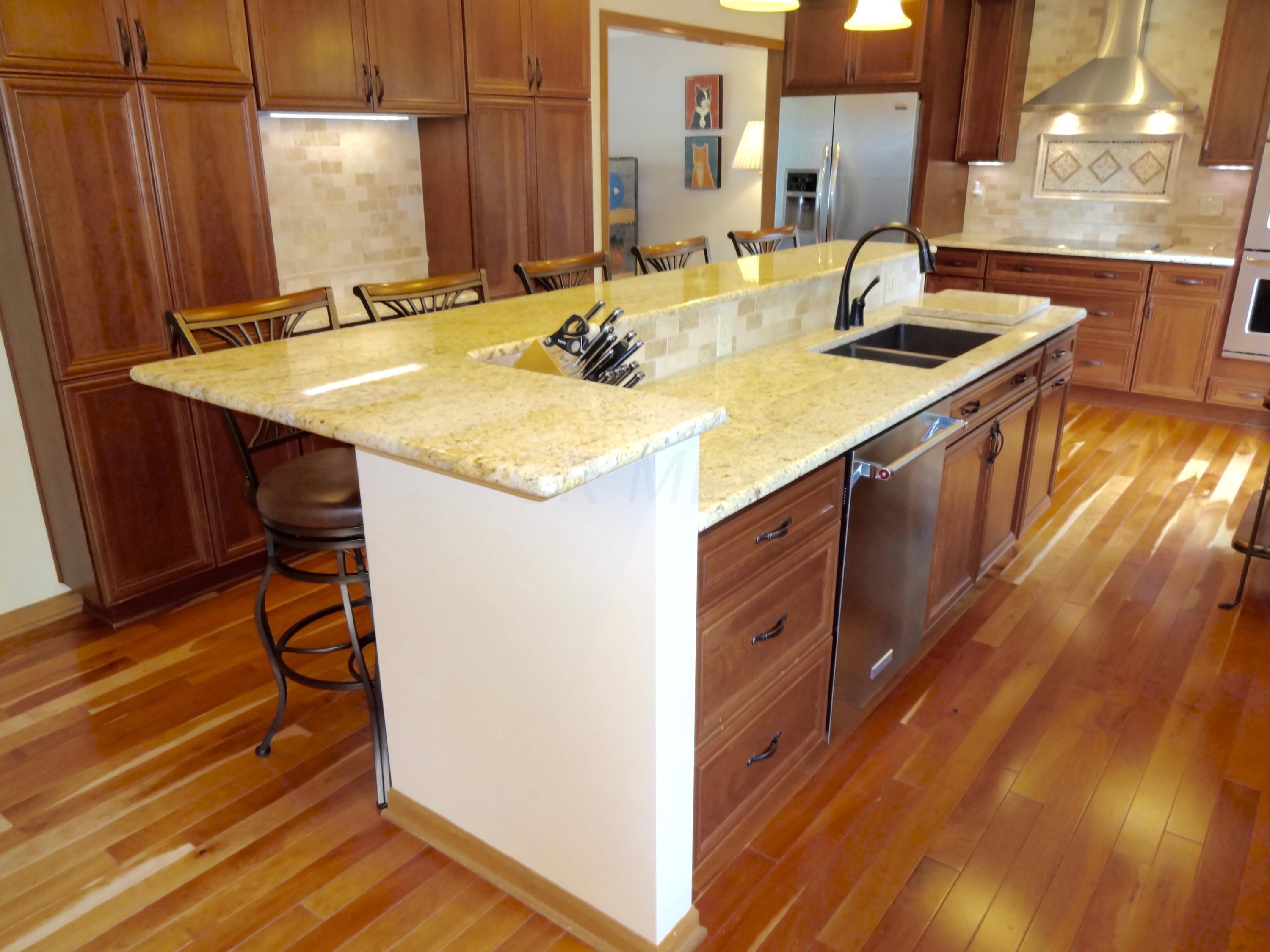 1093 Ridge Place Columbus, OH 43230 - Photo 3 of 70 Gallery Image 3