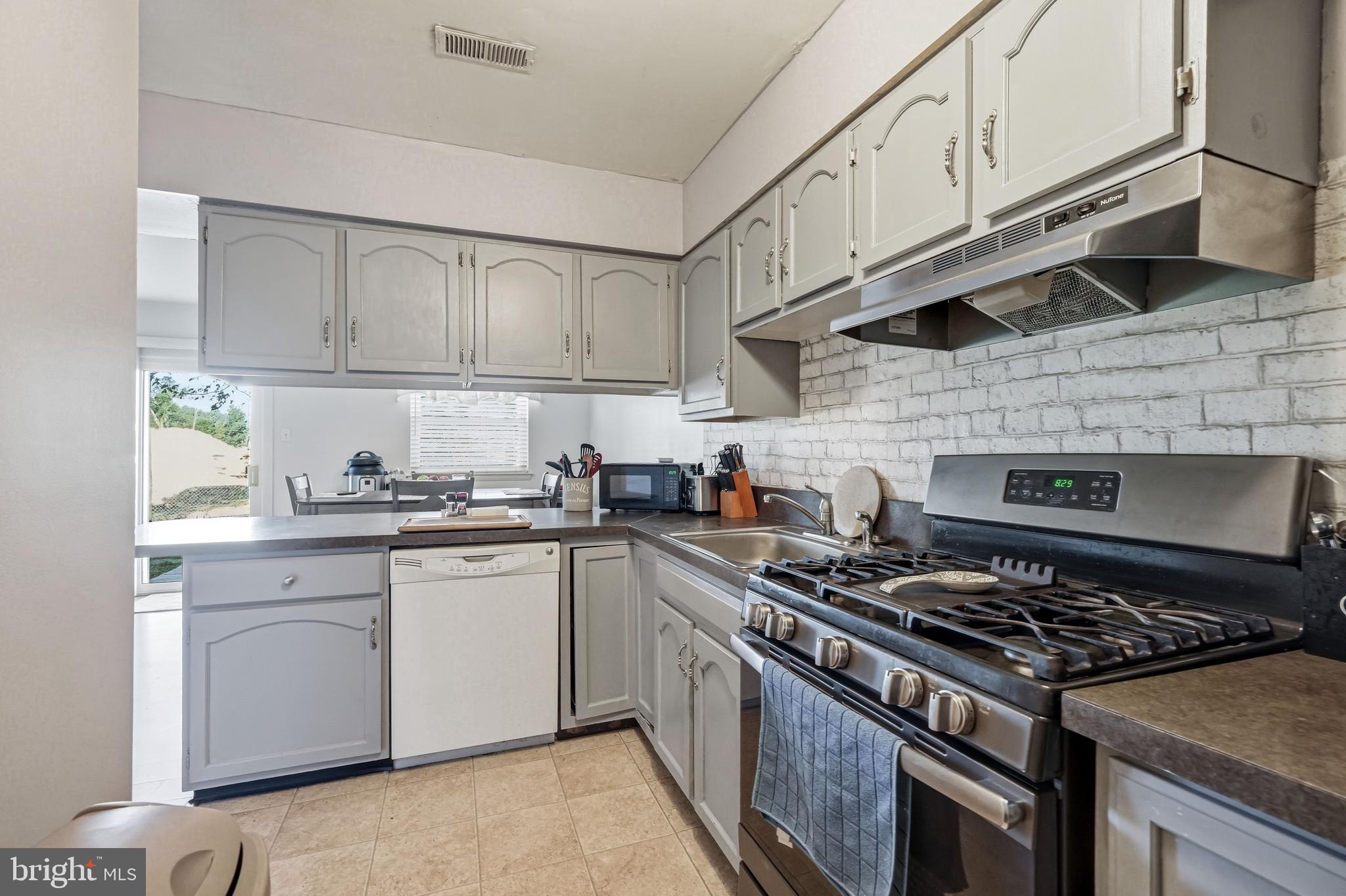 1964 East Oak Road, Unit H2 Vineland, NJ 08361 - Photo 15 of 33