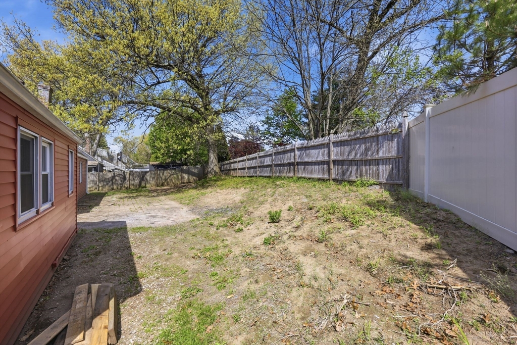 118 Surrey Road Springfield, MA 01118 - Photo 29 of 31