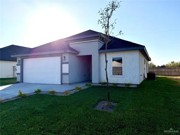 $1,950 | 903 La Laguna Road, Mission, TX 78572