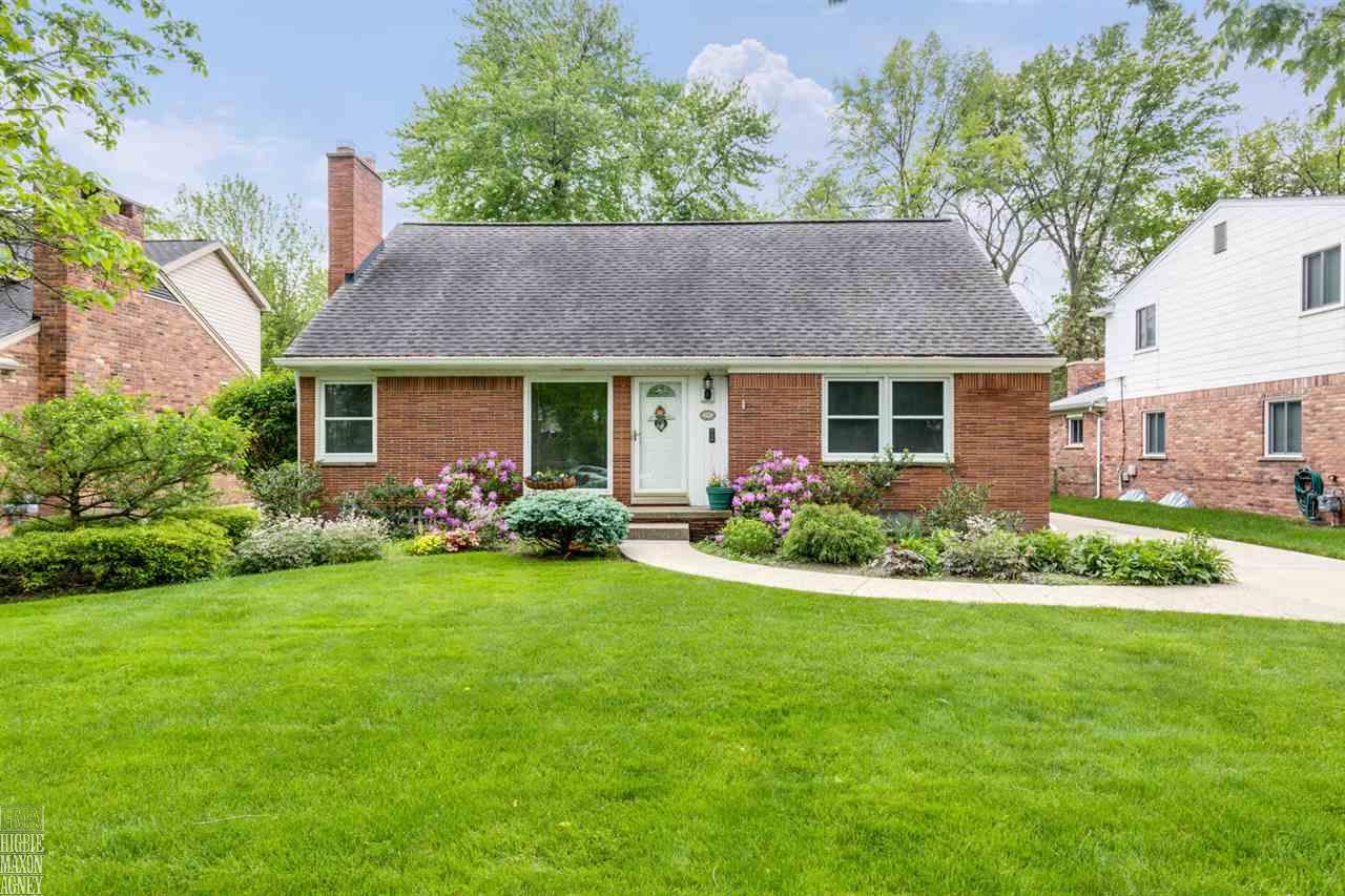 1137 Hawthorne Road Grosse Pointe Woods, MI 48236 - Photo 1 of 31
