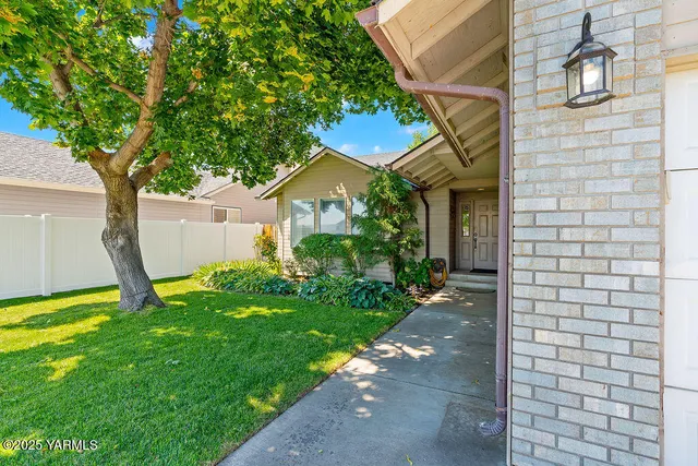 $358,000 | 315 South 76th Avenue, Yakima, WA 98908