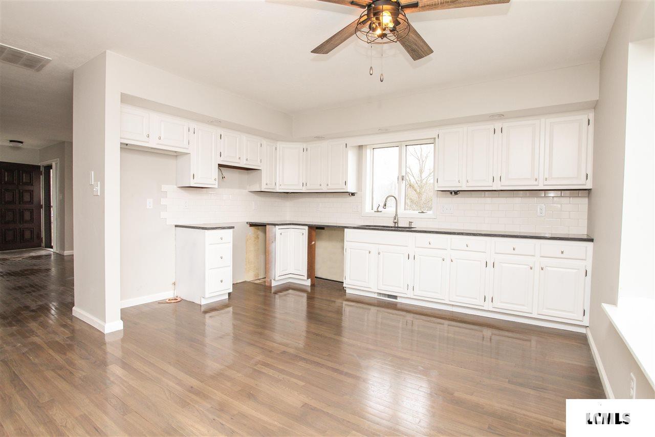 2358 Railsplitter Avenue Lincoln, IL 62656 - Photo 8 of 24 Gallery Image 8