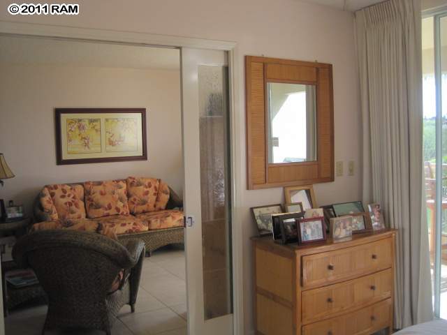 2575 South Kihei Road, Unit G307 Kihei, HI 96753 - Photo 10 of 25 a living room with furniture and a window