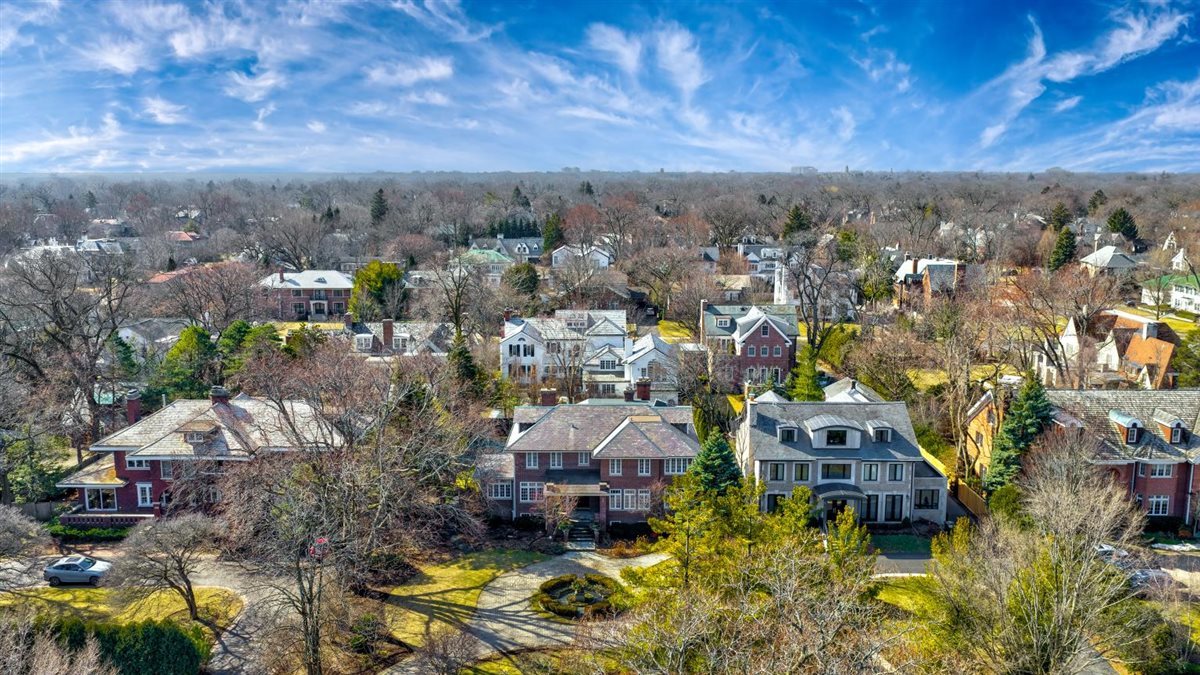 224 Sheridan Road Kenilworth, IL 60043 - Photo 3 of 62 an aerial view of residential houses with outdoor space