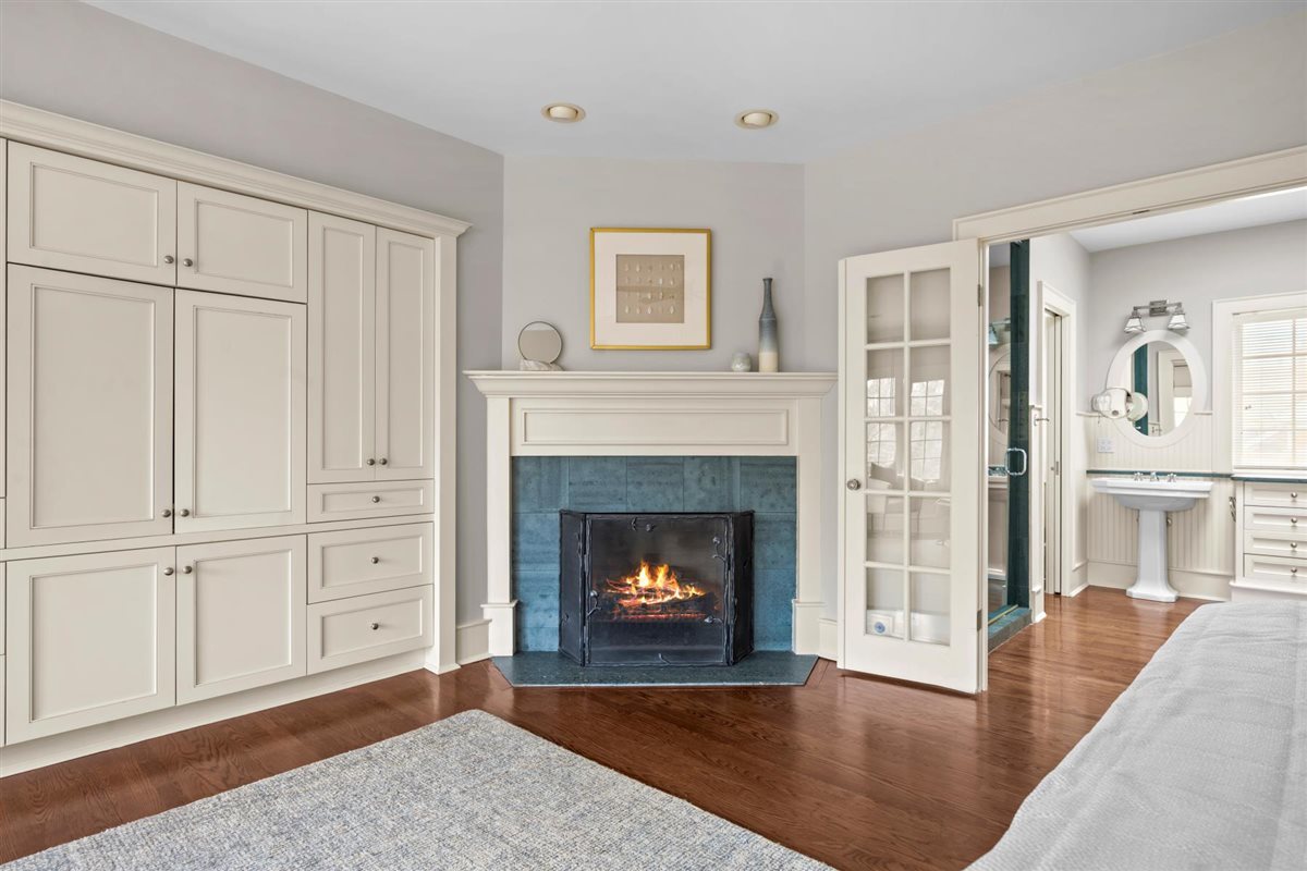 224 Sheridan Road Kenilworth, IL 60043 - Photo 34 of 62 a living room with furniture and a fireplace