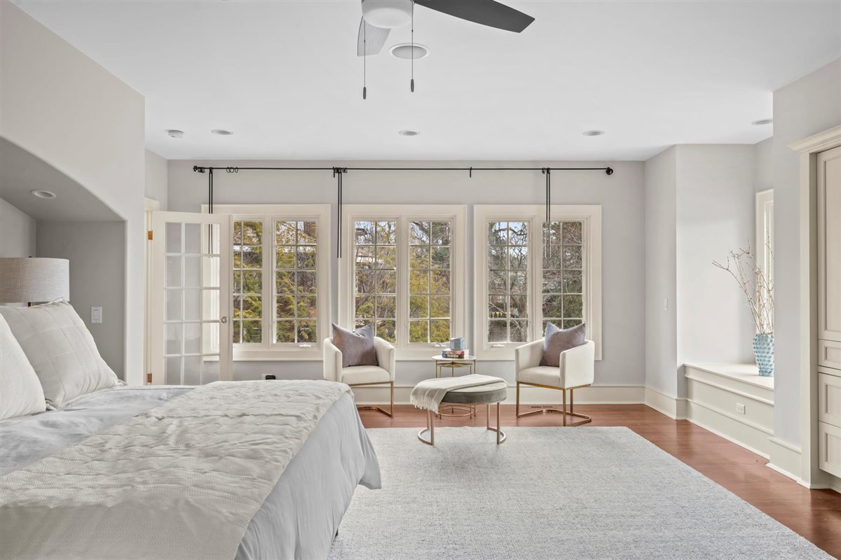 224 Sheridan Road Kenilworth, IL 60043 - Photo 35 of 62 a living room with furniture and large windows