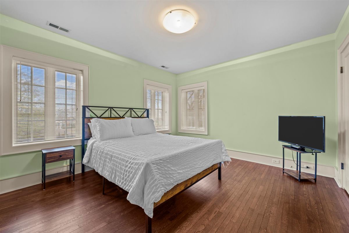224 Sheridan Road Kenilworth, IL 60043 - Photo 43 of 62 a bedroom with a bed and wooden floor