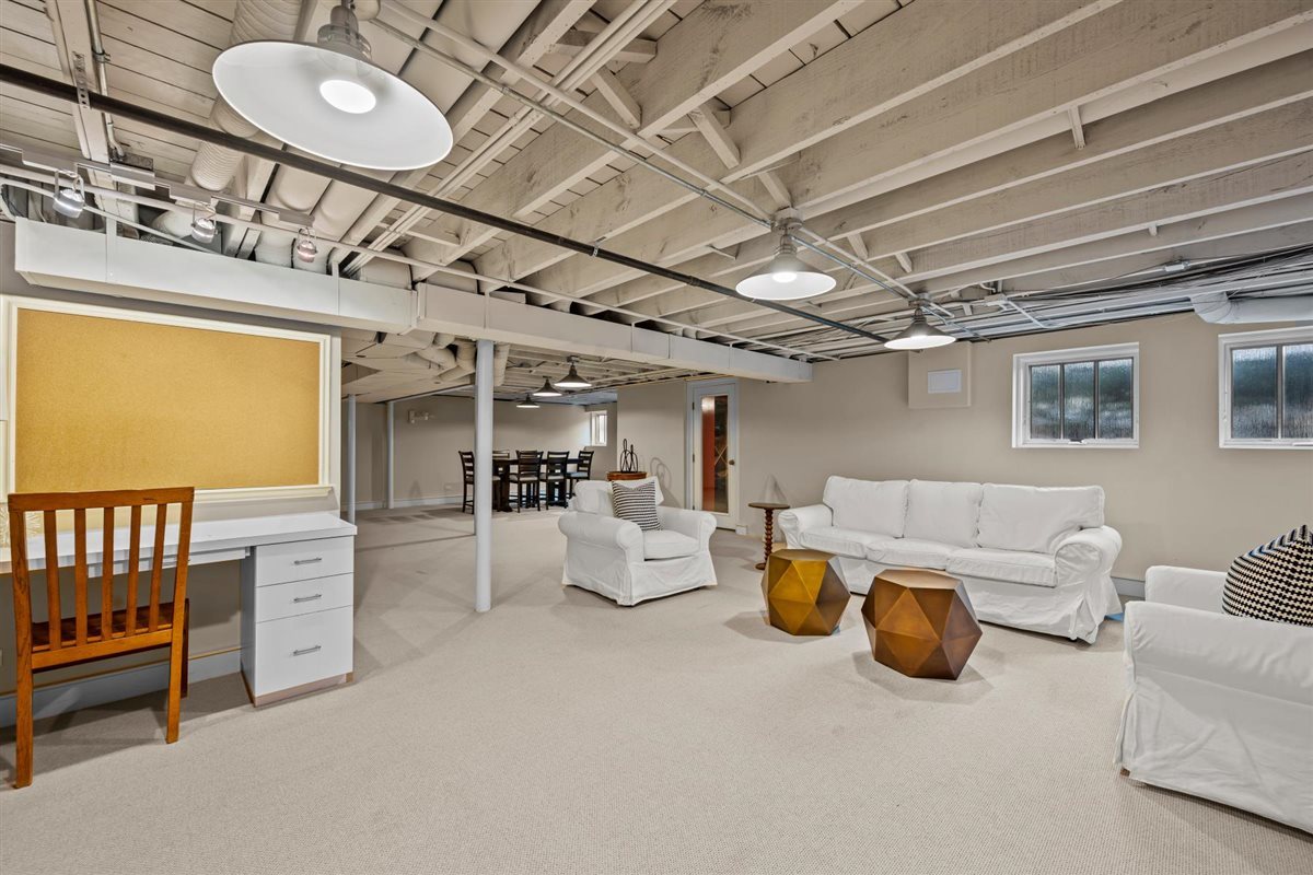 224 Sheridan Road Kenilworth, IL 60043 - Photo 50 of 62 a bedroom with furniture