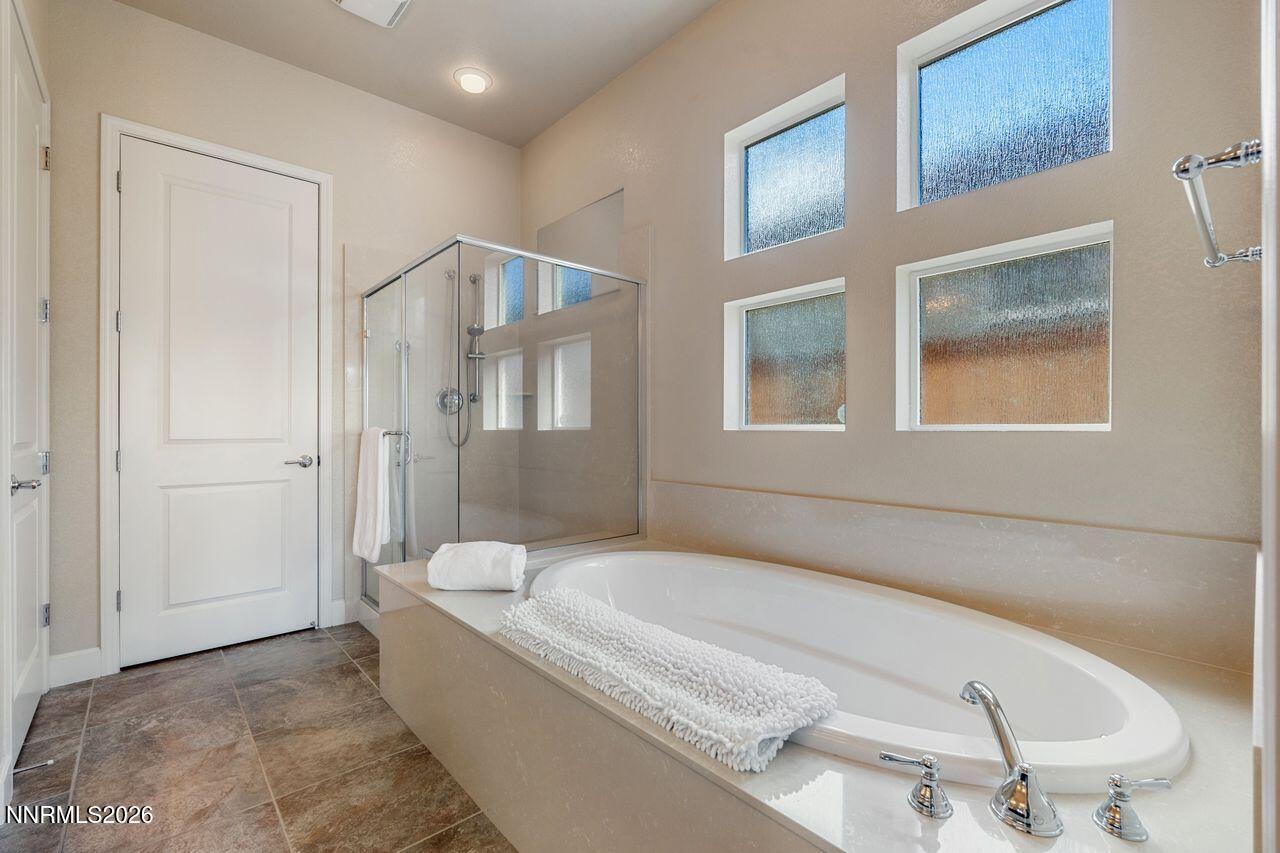 9325 Wrenwood Court Reno, NV 89523 - Photo 18 of 34 master bath tub