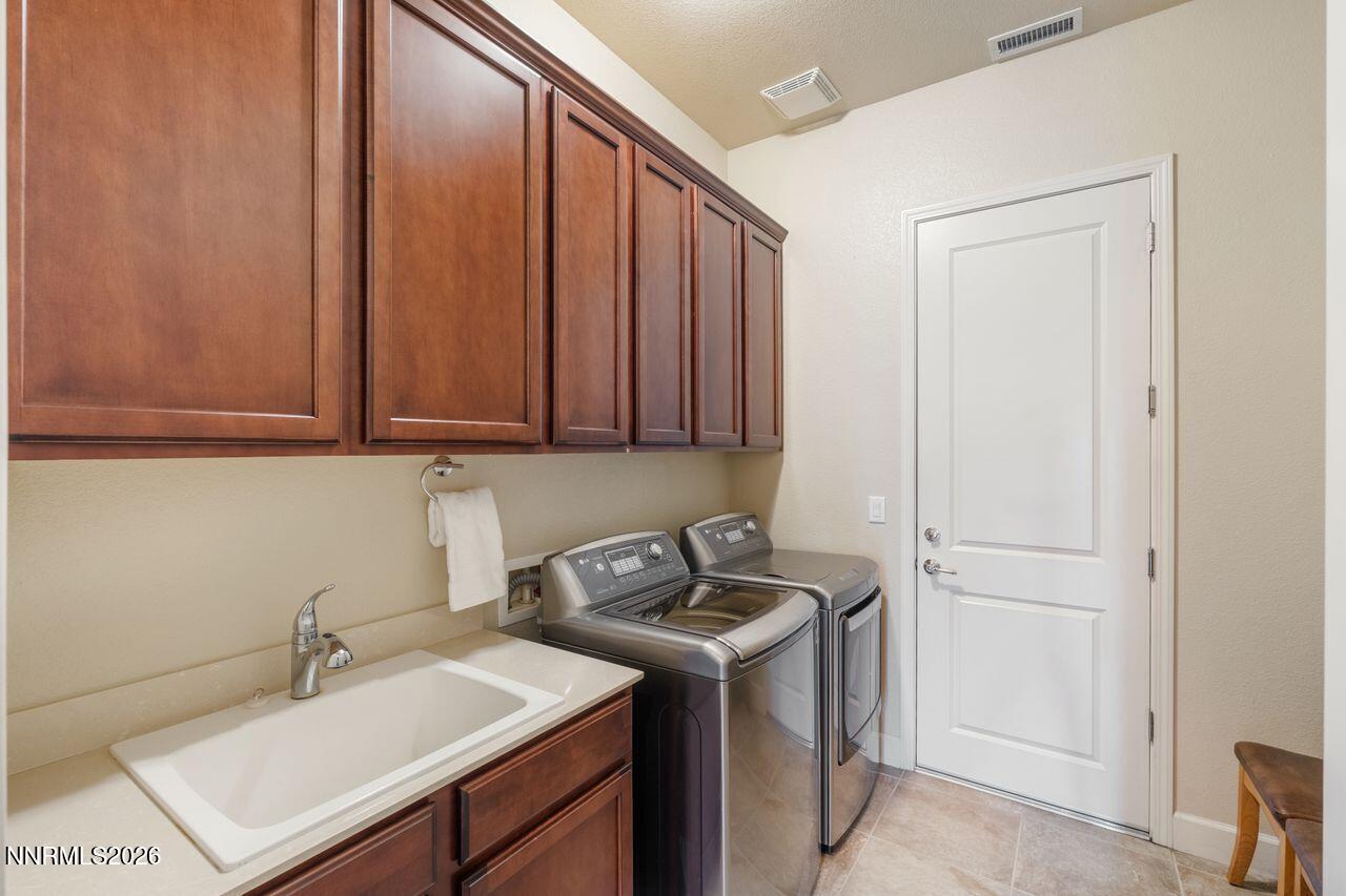 9325 Wrenwood Court Reno, NV 89523 - Photo 27 of 34 laundy