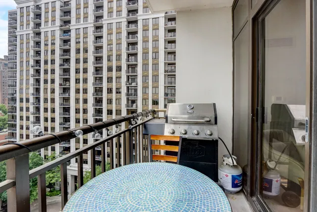 $325,000 | 233 East 13th Street, Unit 1008, Chicago, IL 60605