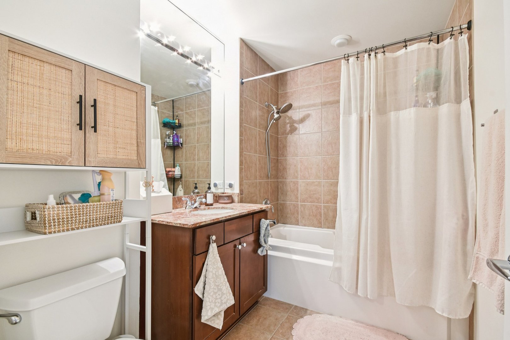233 East 13th Street, Unit 1008 Chicago, IL 60605 - Photo 12 of 27 a bathroom with a sink a toilet and a bathtub