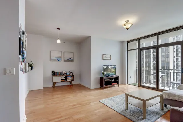 $325,000 | 233 East 13th Street, Unit 1008, Chicago, IL 60605