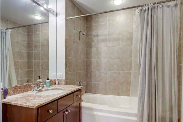 $325,000 | 233 East 13th Street, Unit 1008, Chicago, IL 60605