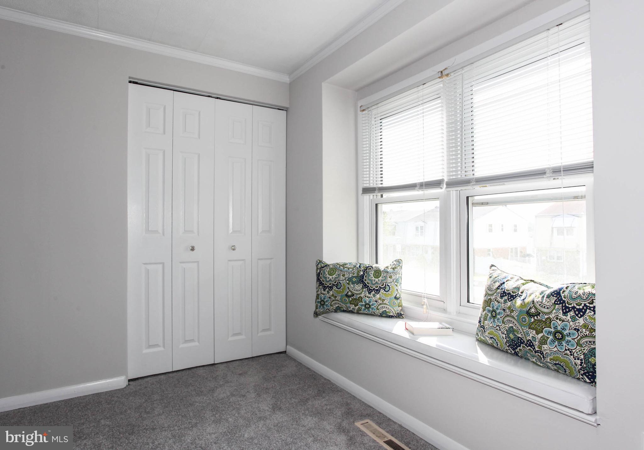 3626 Greenvale Road Baltimore, MD 21229 - Photo 22 of 41 Window seat and walk in closet