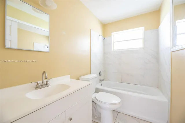 $485,000 | 2900 North 73rd Avenue, Hollywood, FL 33024